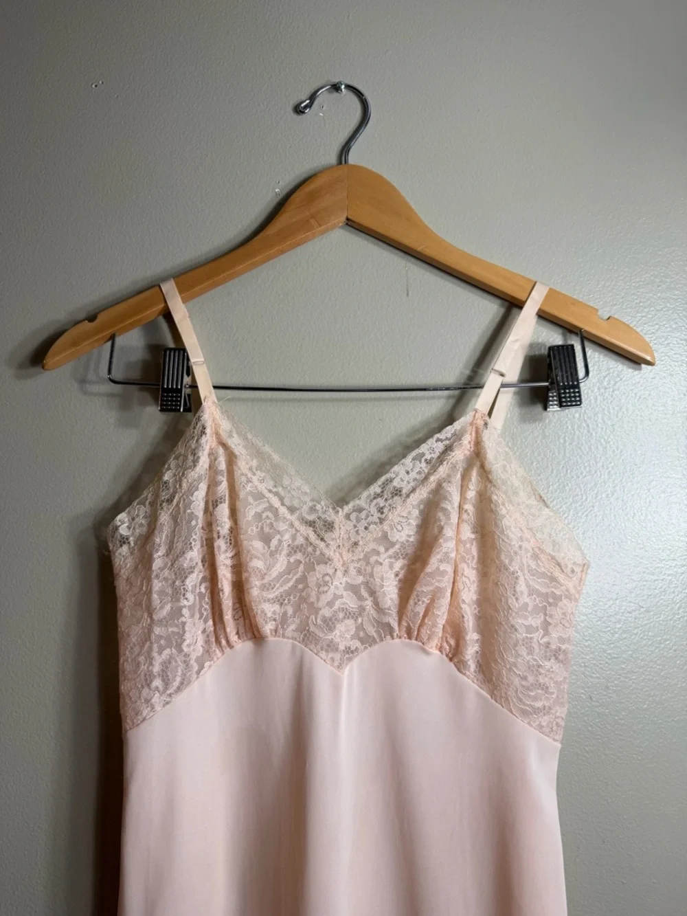 Vintage Vanity Fair Peach Lace Slip Dress Size 32 Small Nylon Nightgown Midi - Picture 2 of 6